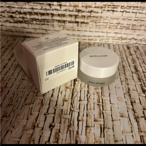 🐾 Creamy Lip Scrub 🐾 - Picture 3 of 3